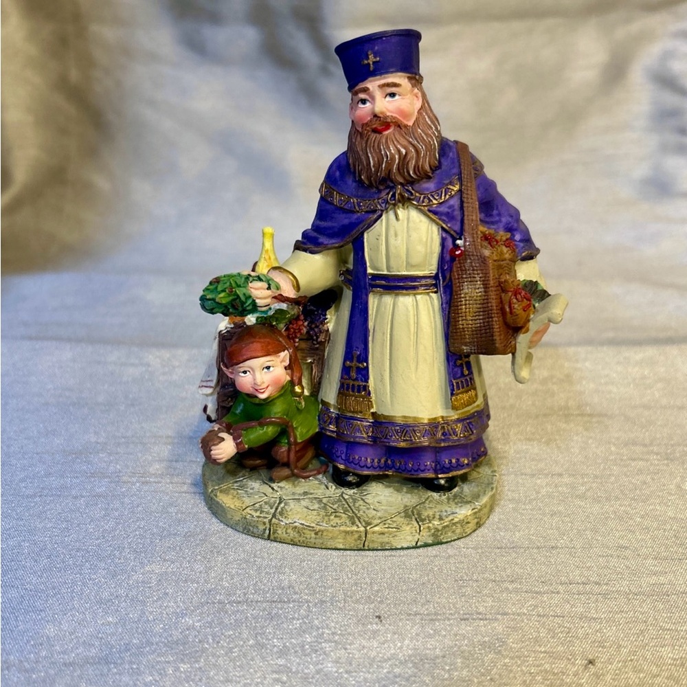 The International Santa Claus Collection Figurine 2005 Cypress St Basil Holiday